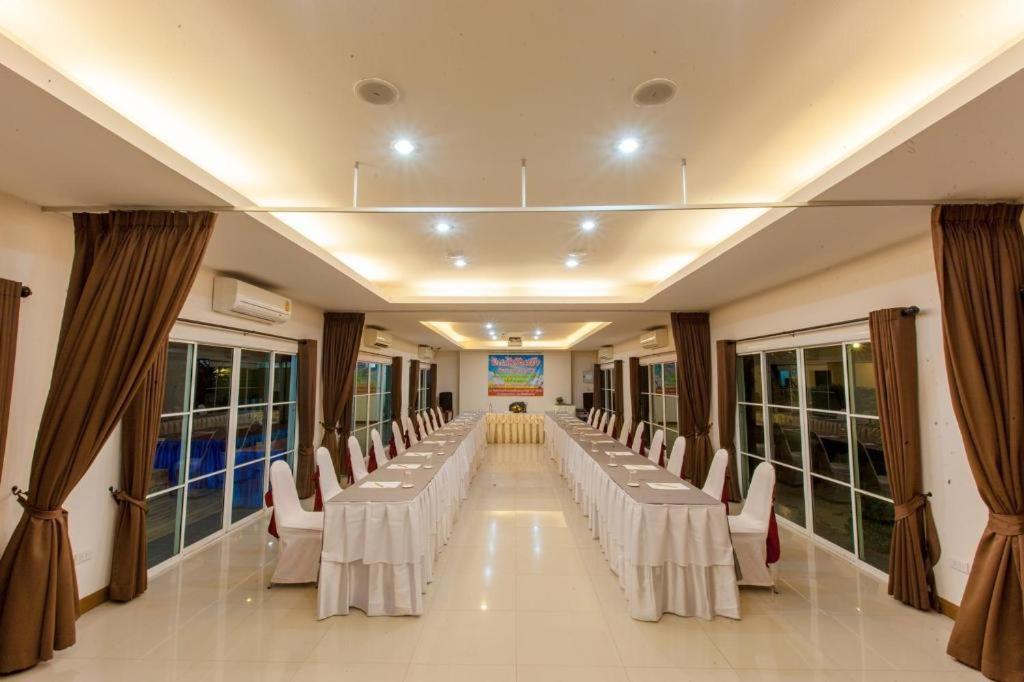 Varee Valley Resort And Restaurant Khon Kaen Exteriör bild