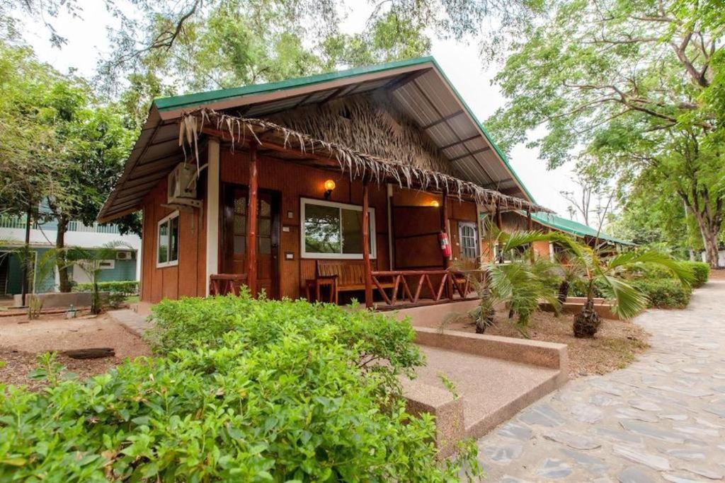 Varee Valley Resort And Restaurant Khon Kaen Exteriör bild