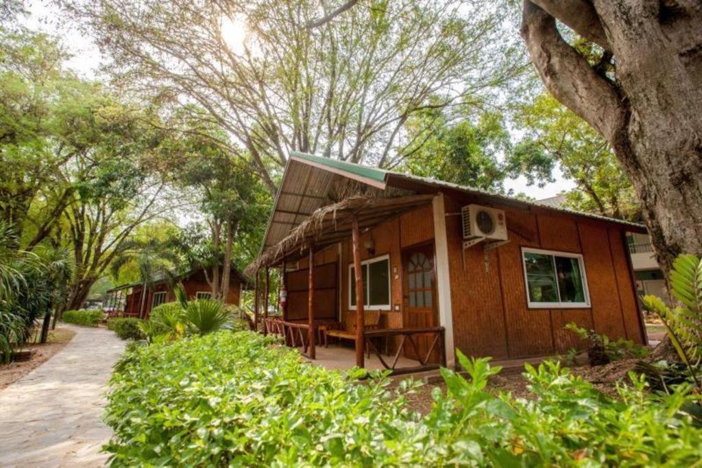 Varee Valley Resort And Restaurant Khon Kaen Exteriör bild